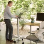 Bureau électrique réglable en hauteur AirLIFT 121×61 cm – verre trempé, 73–120 cm, 2 moteurs