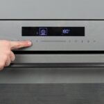 Four encastrable 72L – 2900 W, 12 fonctions, Steam Assist, Steam EasyClean, sonde Meat Test