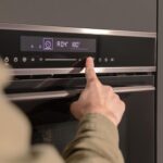 Four micro-ondes encastrable 34 L 2-en-1 convection