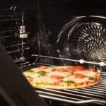 Four micro-ondes encastrable 34 L 2-en-1 convection