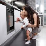 Four micro-ondes encastrable 34 L 2-en-1 convection