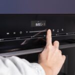 Four micro-ondes encastrable 34 L 2-en-1 convection