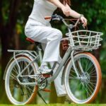 Vélo hybride urbain 7 vitesses adulte freins à disque panier porte-bagages