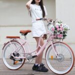 Vélo hybride urbain 7 vitesses adulte freins à disque panier porte-bagages