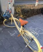 Vélo hybride urbain 7 vitesses cadre bas panier avant